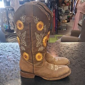 Sunflower Embroidered Brown Heeled Boots